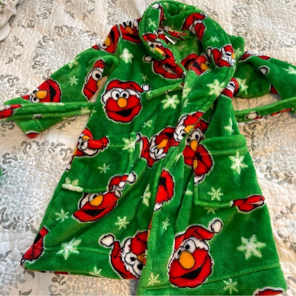 Sesame Street Green Kids Robe with Cartoon Characters - Picture 6 of 10